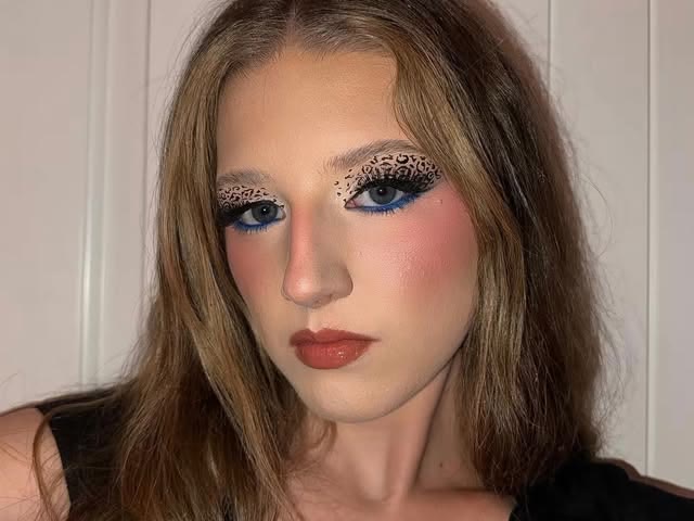 Leopard-print graphic eye look
